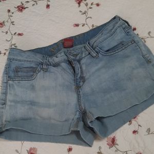 Size 5 light wash Arizona jean shorts
